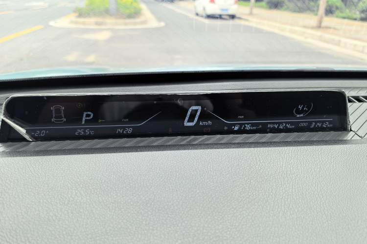 Used NETA V 2022 Chao 400 Lite Odometer Close Up