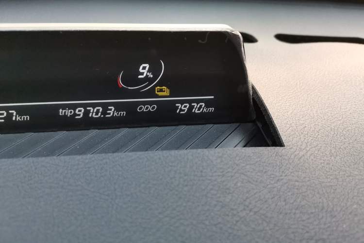 Used NETA V 2022 Chao 300 Lite Lithium Iron Phosphate Odometer Close Up