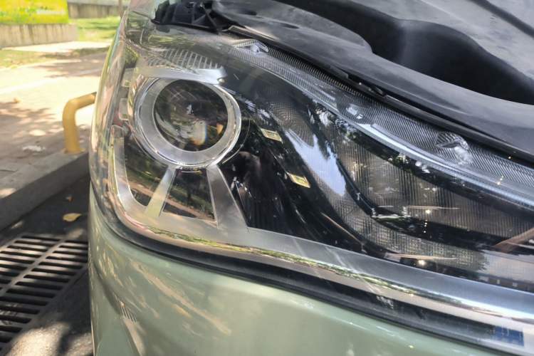 Used NETA V 2022 Chao 400 Lite Right Front Headlight