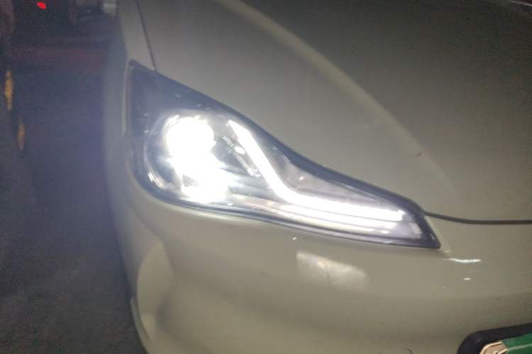 Used NETA V 2022 Chao 400 Lite Right Front Headlight