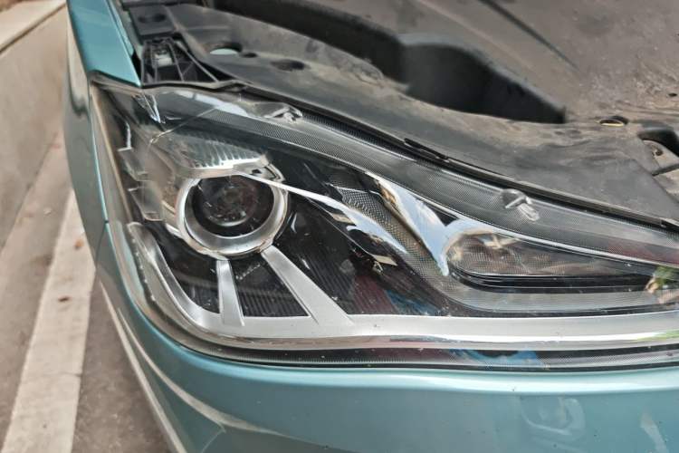 Used NETA V 2022 Chao 400 Lite Right Front Headlight