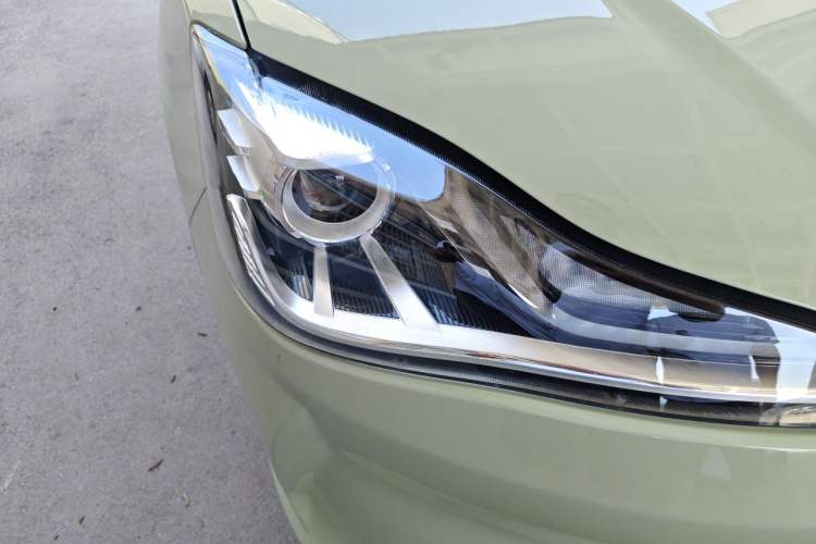 Used NETA V 2022 Chao 400 Lite Right Front Headlight