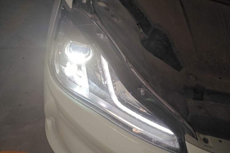 Used NETA V 2022 Chao 400 Lite Right Front Headlight