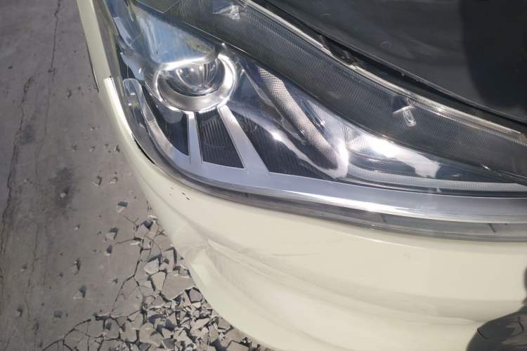 Used NETA V 2022 Chao 400 Lite Right Front Headlight