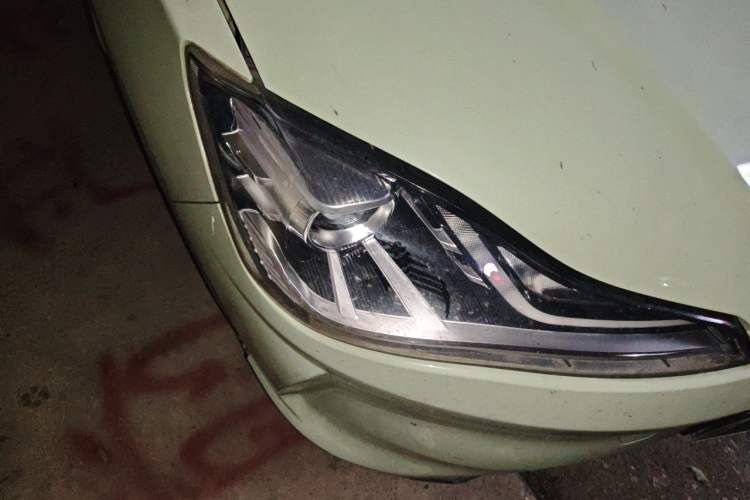 Used NETA V 2022 Chao 400 Lite Right Front Headlight