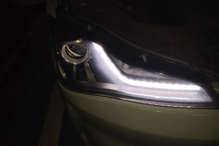 Used NETA V 2022 Chao 400 Lite Right Front Headlight