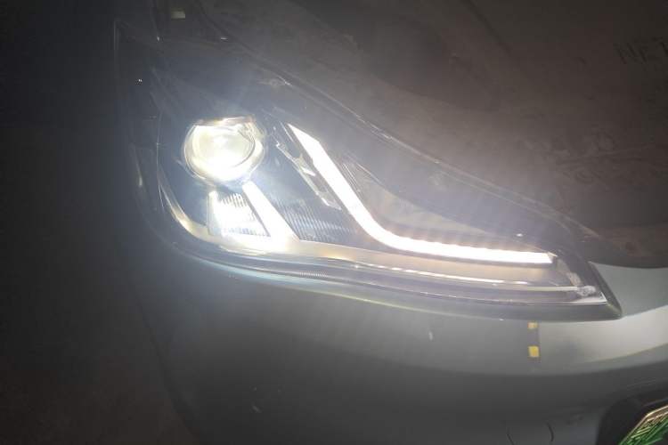 Used NETA V 2022 Pro Long-Range Smart Edition Right Front Headlight