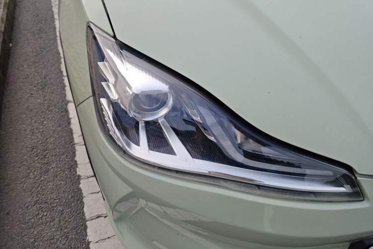Used NETA V 2022 Chao 400 Lite Right Front Headlight