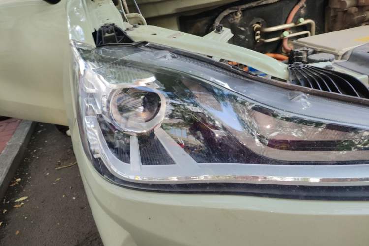 Used NETA V 2022 Chao 400 Lite Right Front Headlight