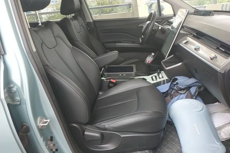 Used NETA V 2022 Long-Range Industry Custom Edition Right Front Seat