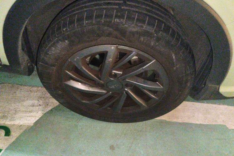 Used NETA V 2022 Chao 300 Lite Ternary Lithium Right Front Wheel Hub
