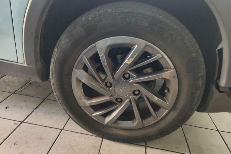 Used NETA V 2022 Standard Range Industry Custom Edition Right Front Wheel Hub