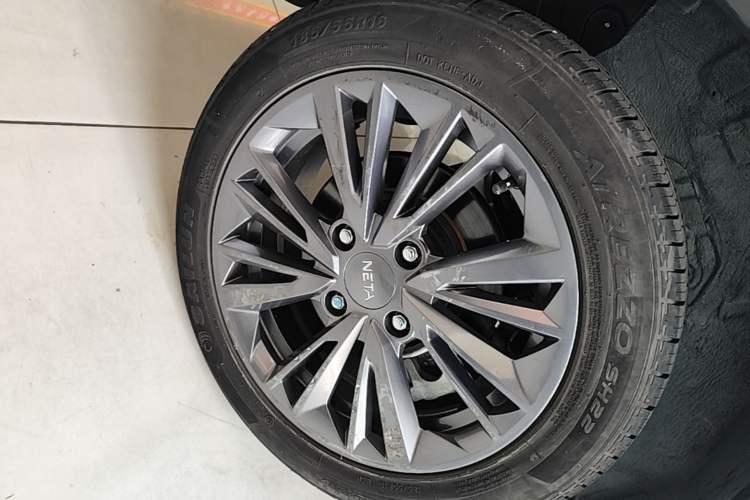 Used NETA V 2022 Pro Long-Range Smart Edition Right Rear Wheel Hub