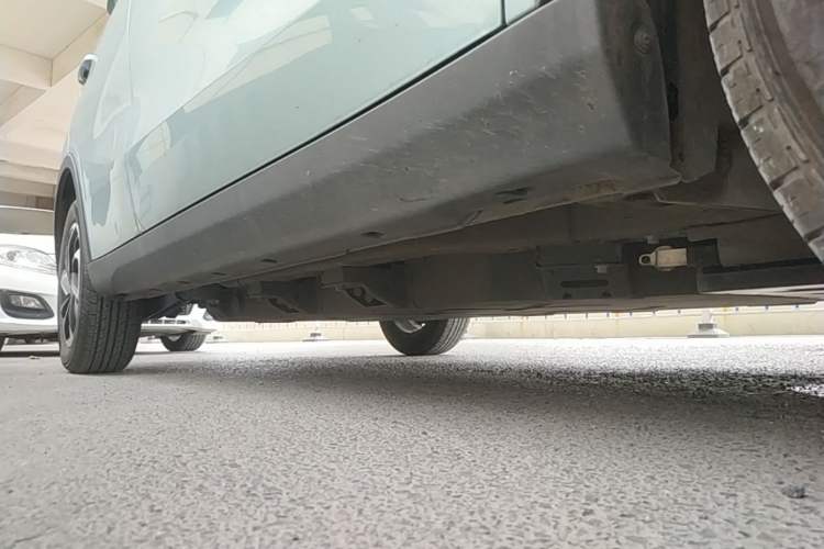 Used NETA V 2022 Long-Range Industry Custom Edition Right Side Sill