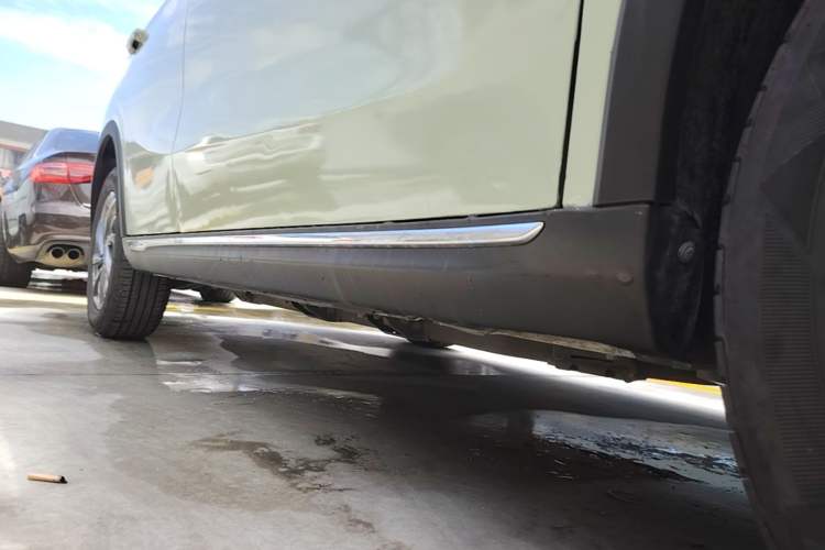 Used NETA V 2022 Chao 300 Lite Ternary Lithium Right Side Sill