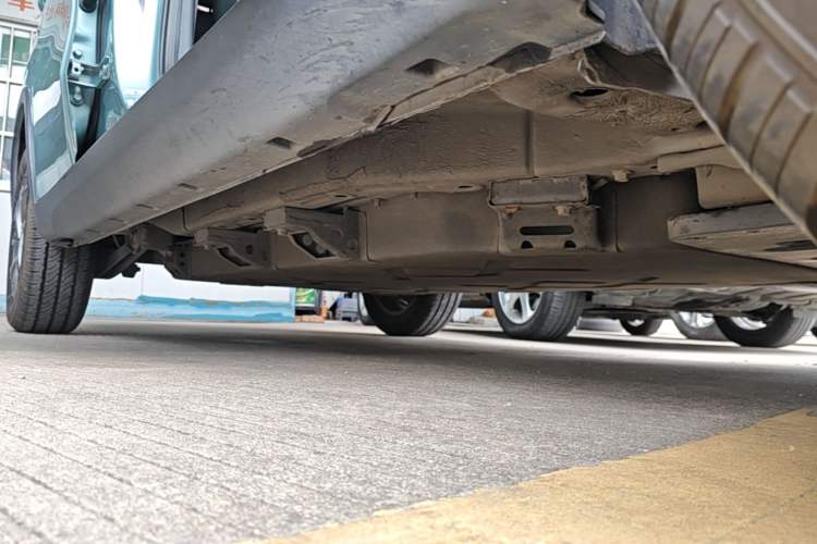 Used NETA V 2022 Standard Range Industry Custom Edition Right Side Sill