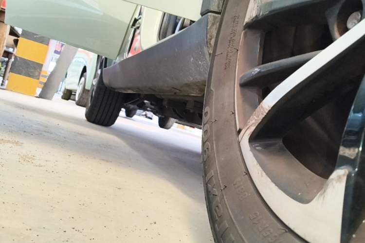 Used NETA V 2022 Long-Range Industry Custom Edition Right Side Sill