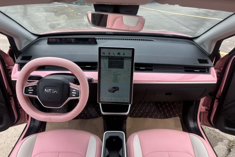 Used NETA V 2022 Chao 400 Lite Pink Custom Edition Interior 9