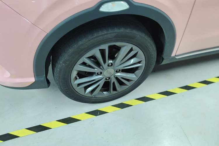Used NETA V 2022 Chao 400 Lite Pink Custom Edition Left Front Wheel Hub