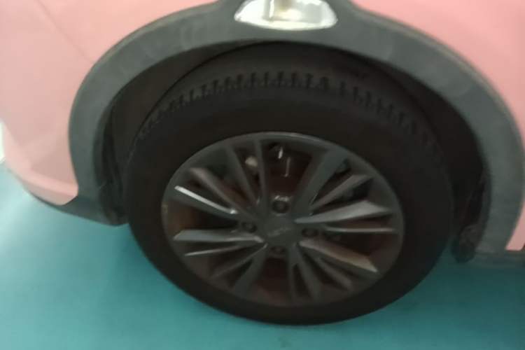 Used NETA V 2022 Chao 400 Lite Pink Custom Edition Left Front Wheel Hub