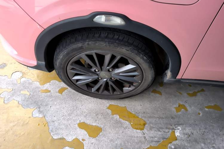 Used NETA V 2022 Chao 400 Lite Pink Custom Edition Left Front Wheel Hub