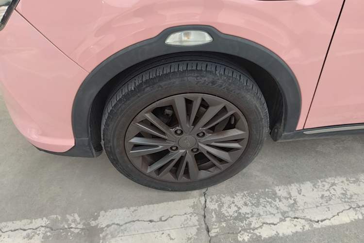 Used NETA V 2022 Chao 400 Lite Pink Custom Edition Left Front Wheel Hub