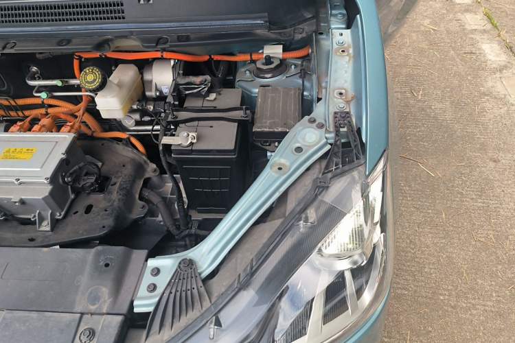 Used NETA V 2022 Chao 300 Lite Ternary Lithium Engine Bay Left