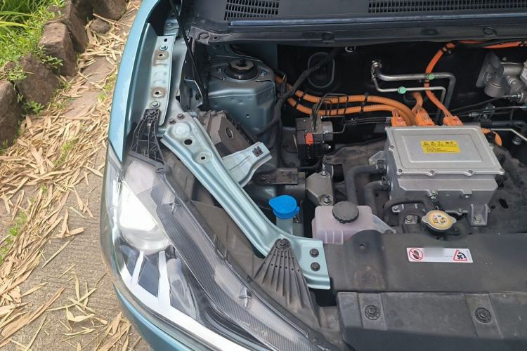 Used NETA V 2022 Chao 300 Lite Ternary Lithium Engine Bay Right