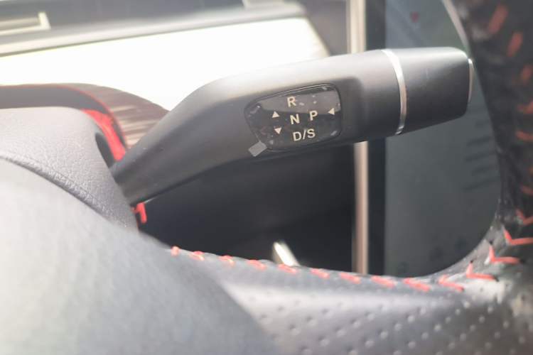 Used NETA V 2022 Chao 300 Lite Ternary Lithium Gear Lever