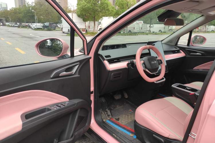 Used NETA V 2022 Chao 400 Lite Pink Custom Edition Driver Seat