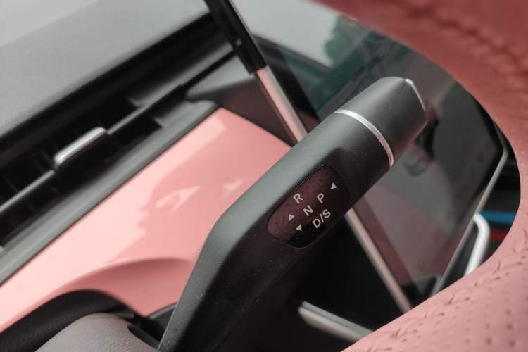 Used NETA V 2022 Chao 400 Lite Pink Custom Edition Gear Lever