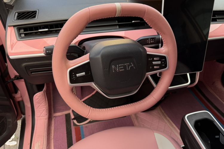 Used NETA V 2022 Chao 400 Lite Pink Custom Edition Interior 1