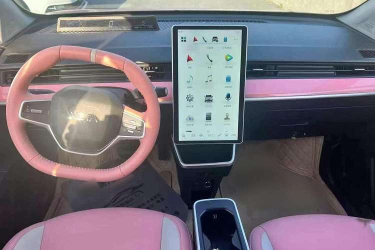 Used NETA V 2022 Chao 400 Lite Pink Custom Edition Interior 1