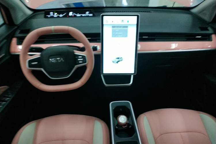 Used NETA V 2022 Chao 400 Lite Pink Custom Edition Interior 2