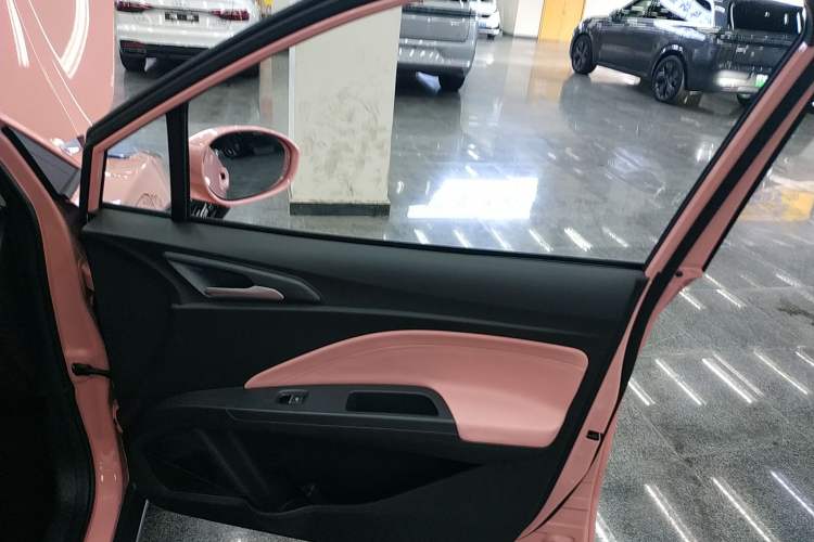 Used NETA V 2022 Chao 400 Lite Pink Custom Edition Interior 5