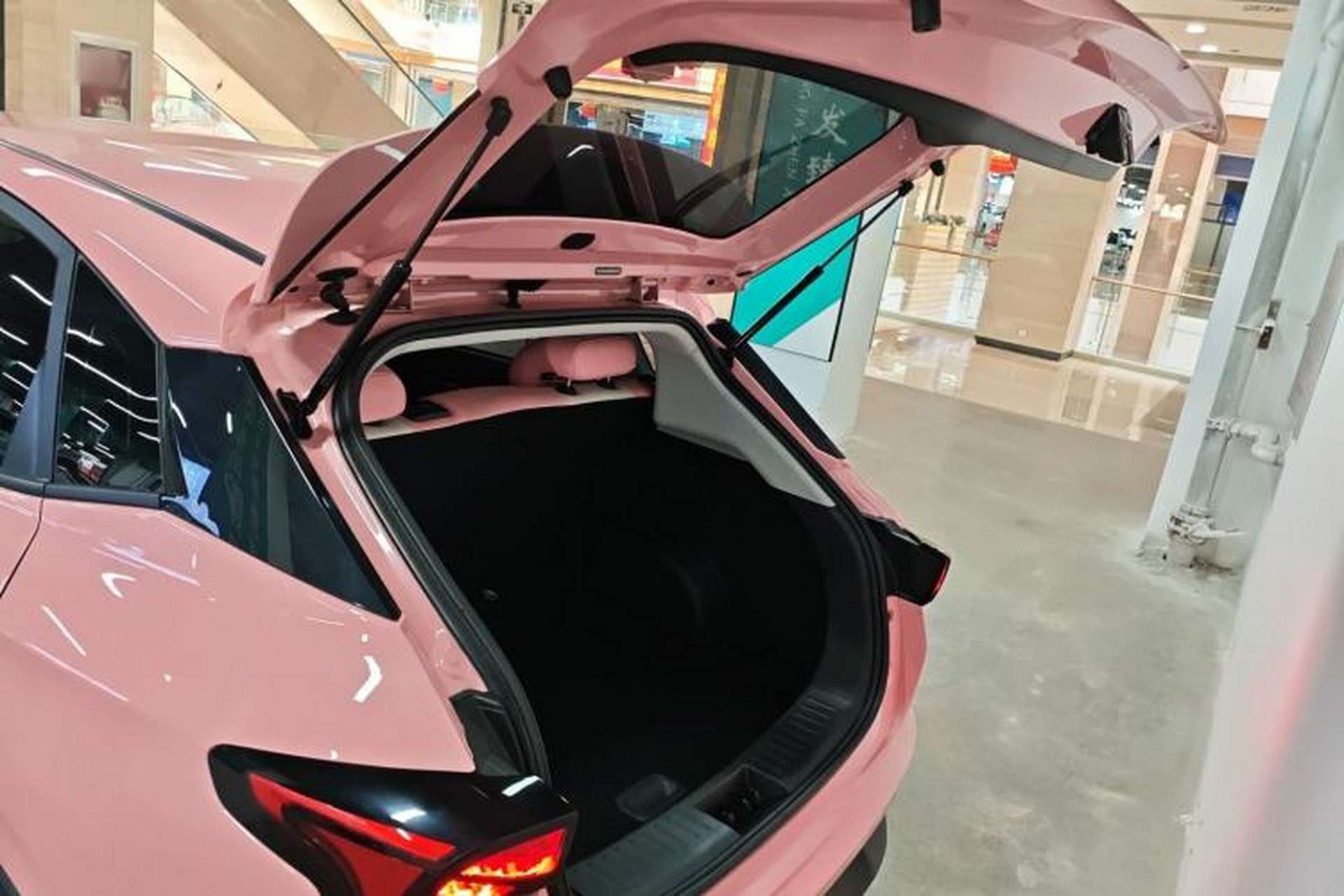 Used NETA V 2022 Chao 400 Lite Pink Custom Edition Trunk
