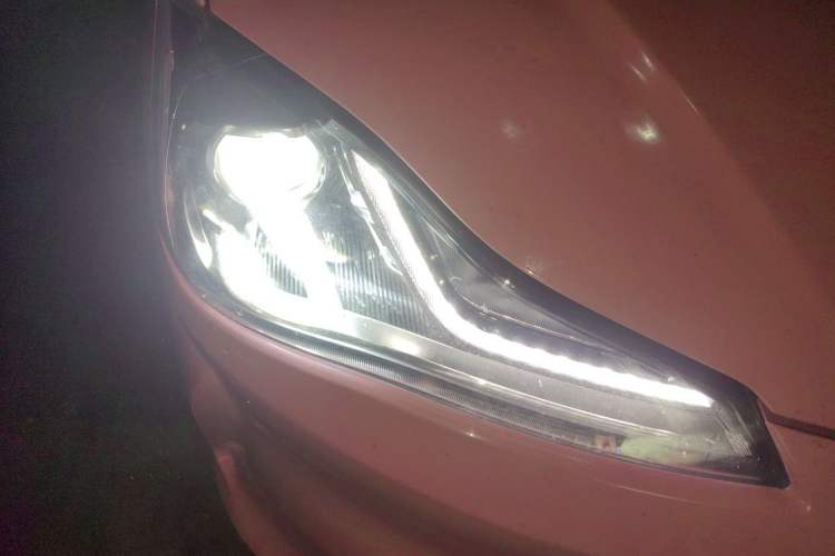 Used NETA V 2022 Chao 400 Lite Pink Custom Edition Right Front Headlight