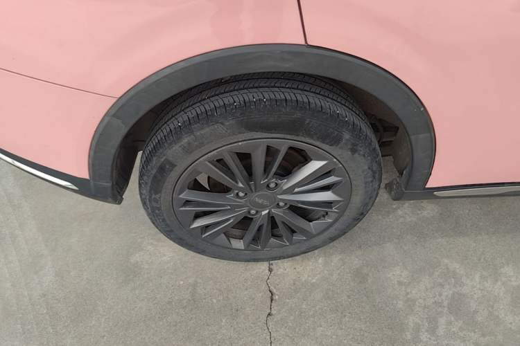 Used NETA V 2022 Chao 400 Lite Pink Custom Edition Right Rear Wheel Hub