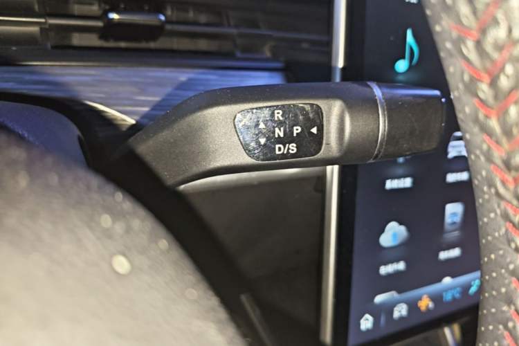 Used NETA V 2022 Chao 300 Lite Ternary Lithium Gear Lever
