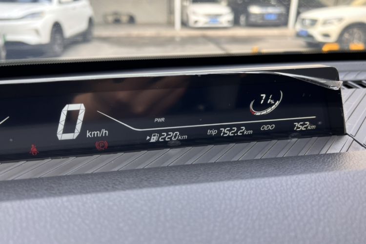 Used NETA V 2022 Chao 300 Lite Ternary Lithium Odometer Close Up