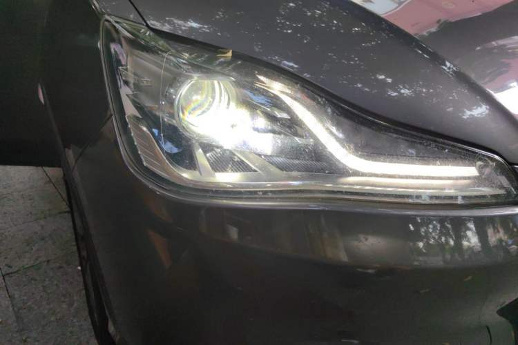 Used NETA V 2022 Chao 400 Lite Right Front Headlight
