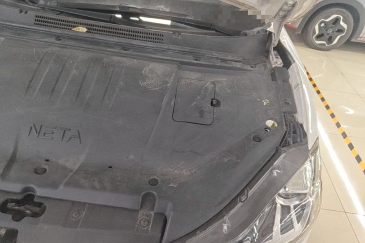 Used NETA V 2022 Chao 300 Lite Lithium Iron Phosphate Engine Bay Left