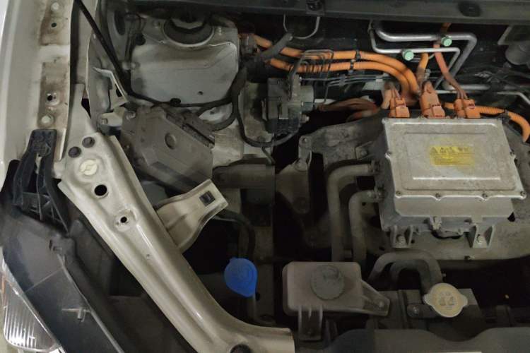 Used NETA V 2022 Chao 300 Lite Lithium Iron Phosphate Engine Bay Right