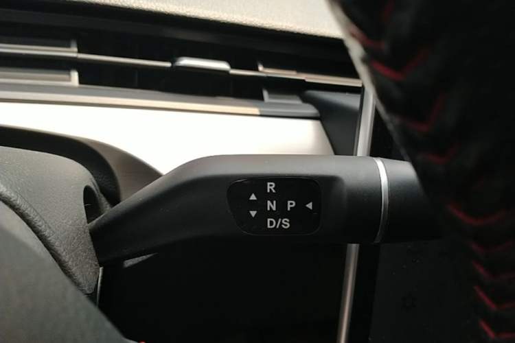 Used NETA V 2022 Standard Range Industry Custom Edition Gear Lever