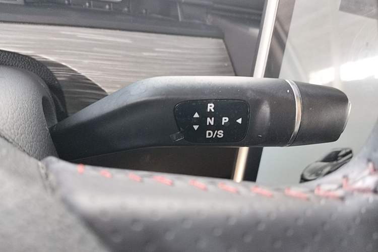 Used NETA V 2022 Chao 300 Lite Ternary Lithium Gear Lever