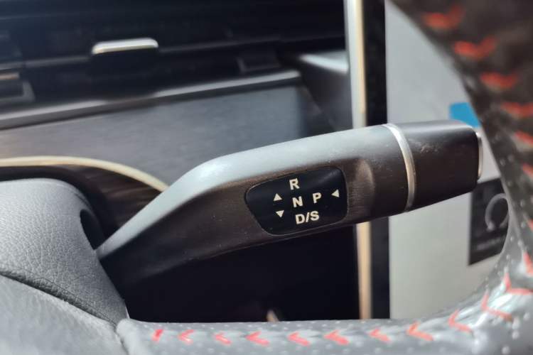 Used NETA V 2022 Chao 300 Lite Ternary Lithium Gear Lever