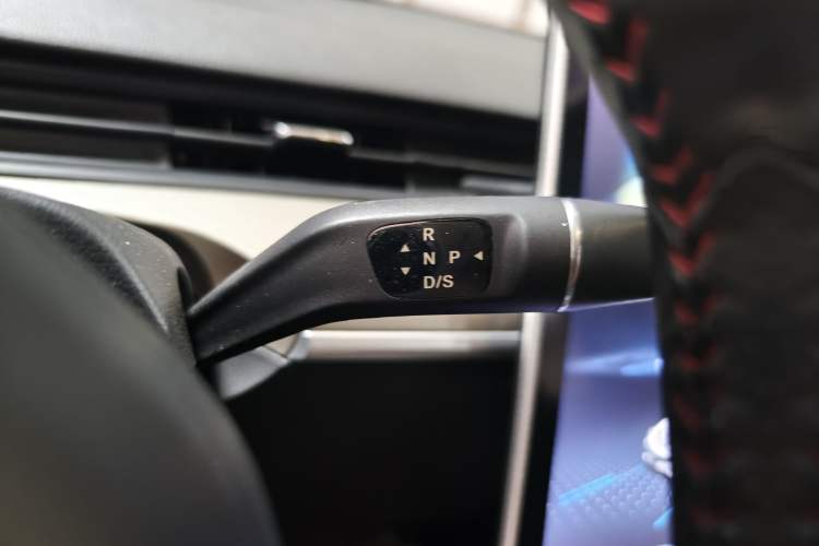 Used NETA V 2022 Long-Range Industry Custom Edition Gear Lever