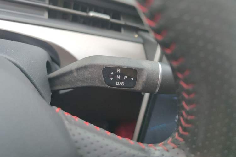 Used NETA V 2022 Long-Range Industry Custom Edition Gear Lever