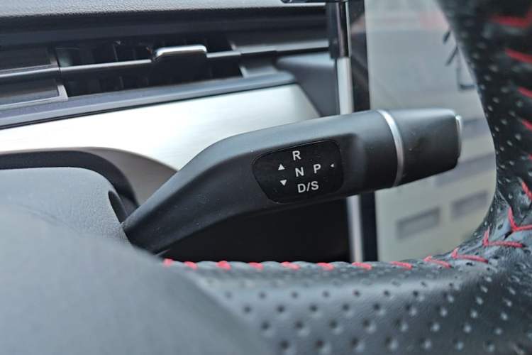 Used NETA V 2022 Long-Range Industry Custom Edition Gear Lever