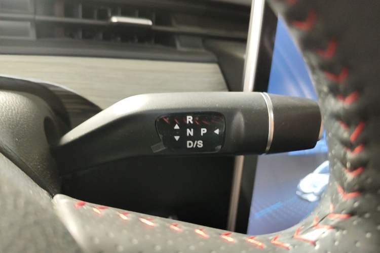 Used NETA V 2022 Chao 300 Lite Lithium Iron Phosphate Gear Lever